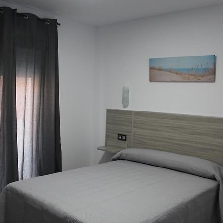 Hostal Maria Jose Conil De La Frontera Extérieur photo