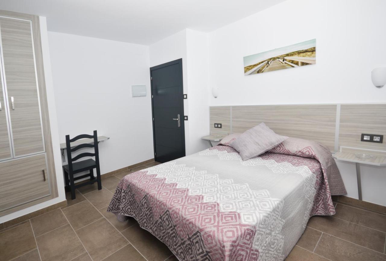 Hostal Maria Jose Conil De La Frontera Extérieur photo