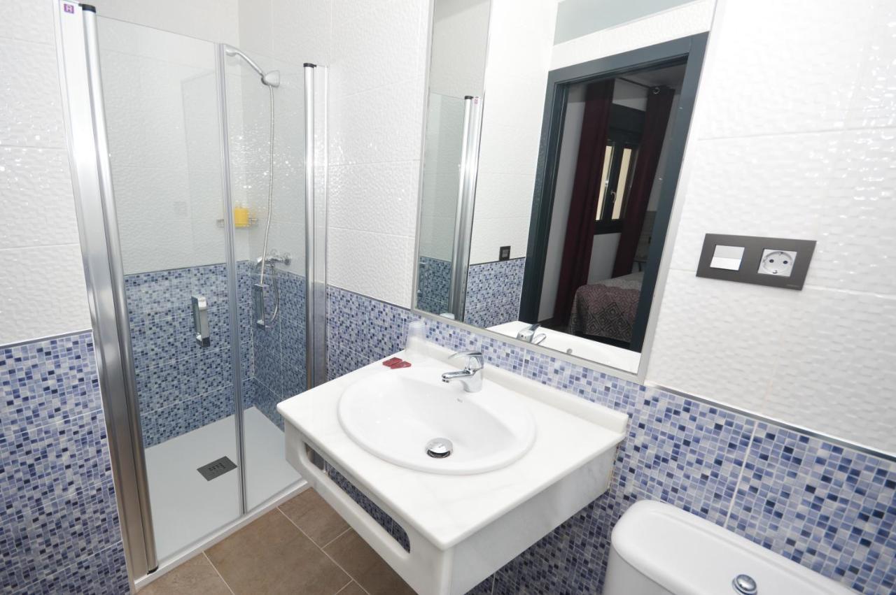 Hostal Maria Jose Conil De La Frontera Extérieur photo