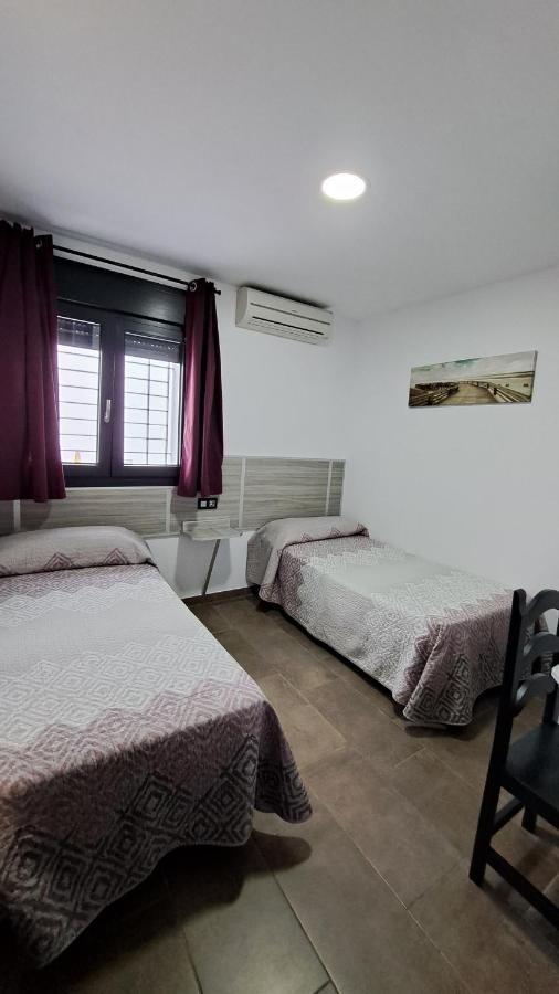 Hostal Maria Jose Conil De La Frontera Extérieur photo