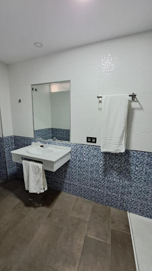 Hostal Maria Jose Conil De La Frontera Extérieur photo