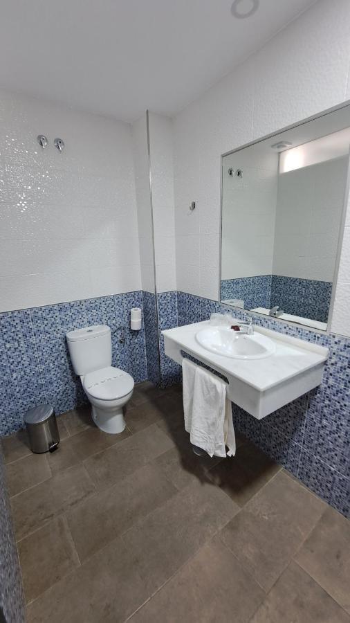 Hostal Maria Jose Conil De La Frontera Extérieur photo