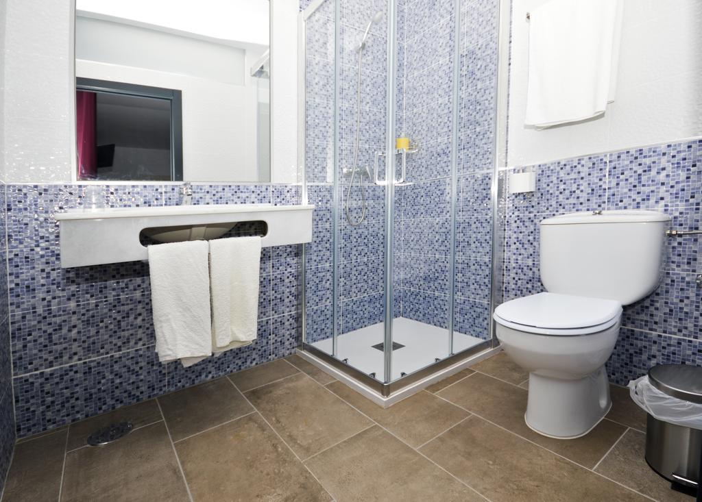 Hostal Maria Jose Conil De La Frontera Extérieur photo