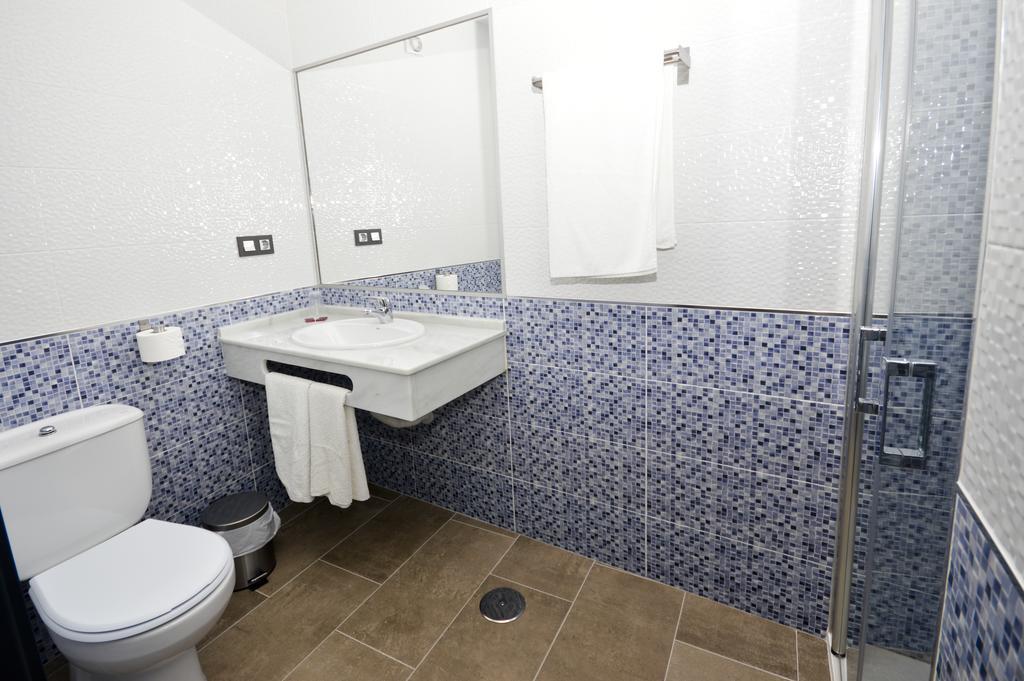 Hostal Maria Jose Conil De La Frontera Extérieur photo