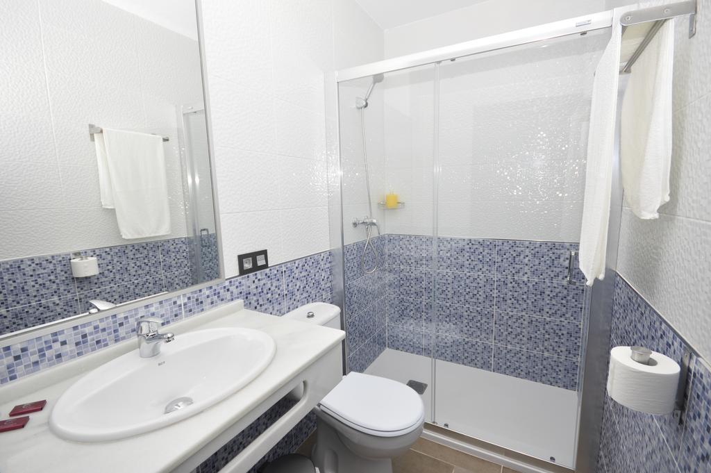 Hostal Maria Jose Conil De La Frontera Extérieur photo
