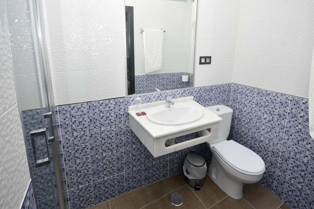 Hostal Maria Jose Conil De La Frontera Extérieur photo