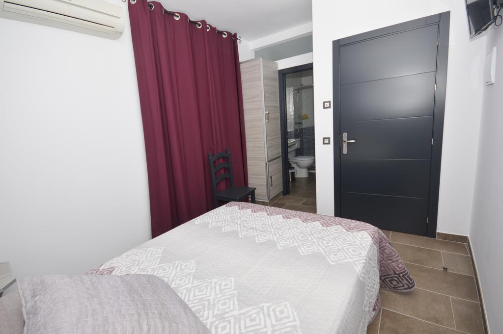Hostal Maria Jose Conil De La Frontera Extérieur photo