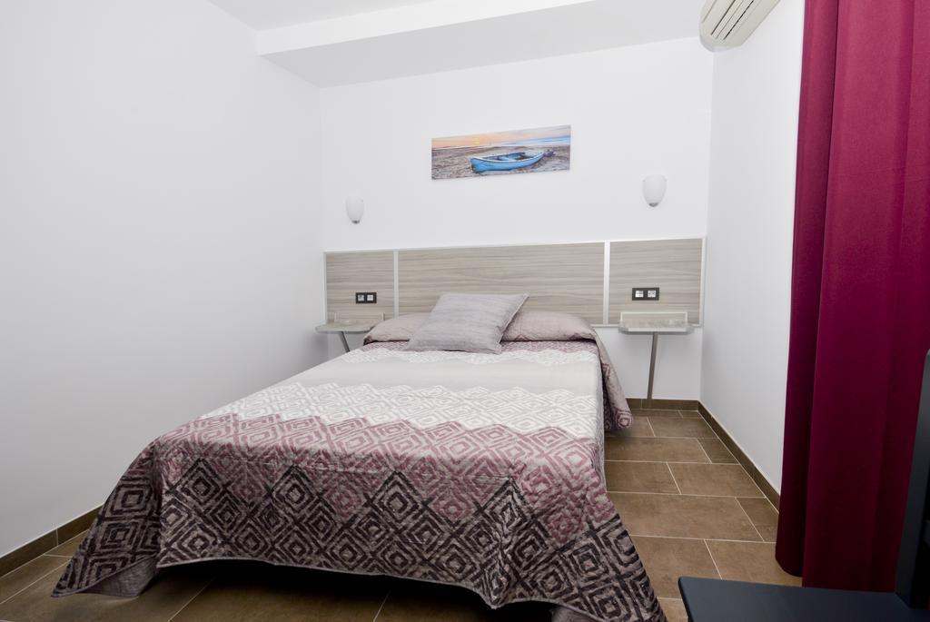 Hostal Maria Jose Conil De La Frontera Extérieur photo