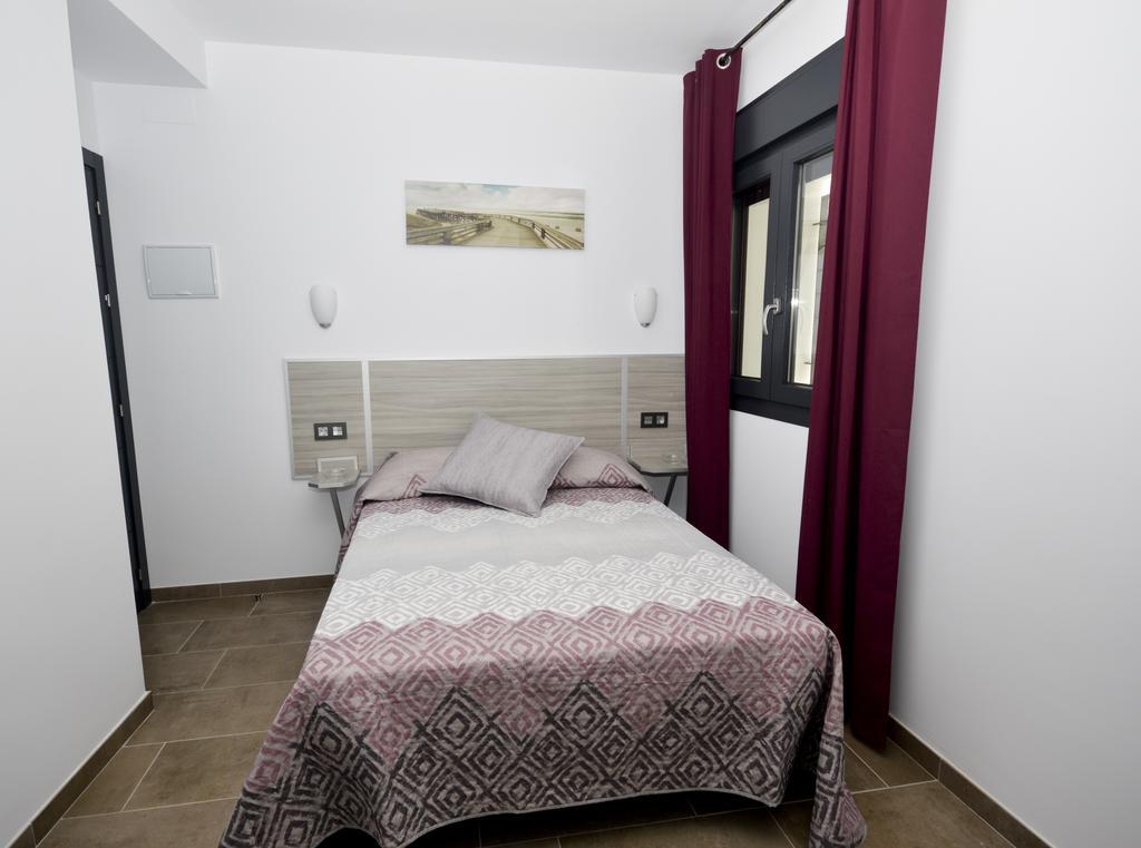 Hostal Maria Jose Conil De La Frontera Extérieur photo