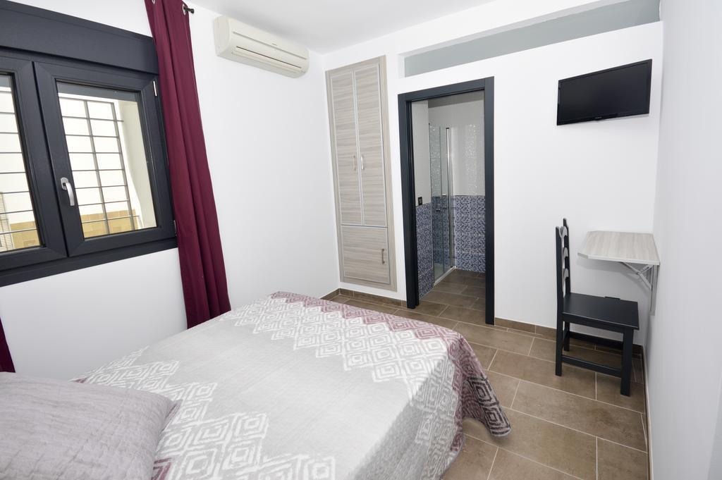 Hostal Maria Jose Conil De La Frontera Extérieur photo